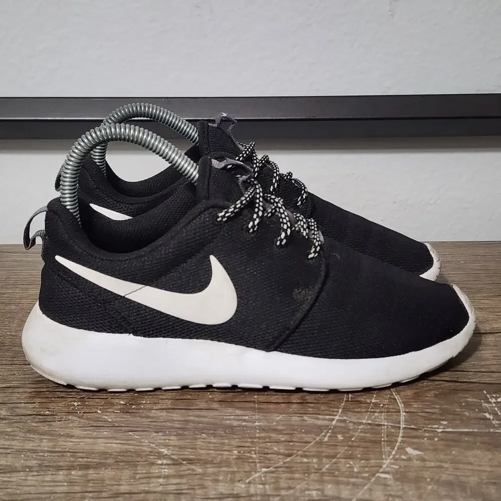 Nike Roshe One (844994-002) Women's Athletic Running Shoes Size 5.5 Black